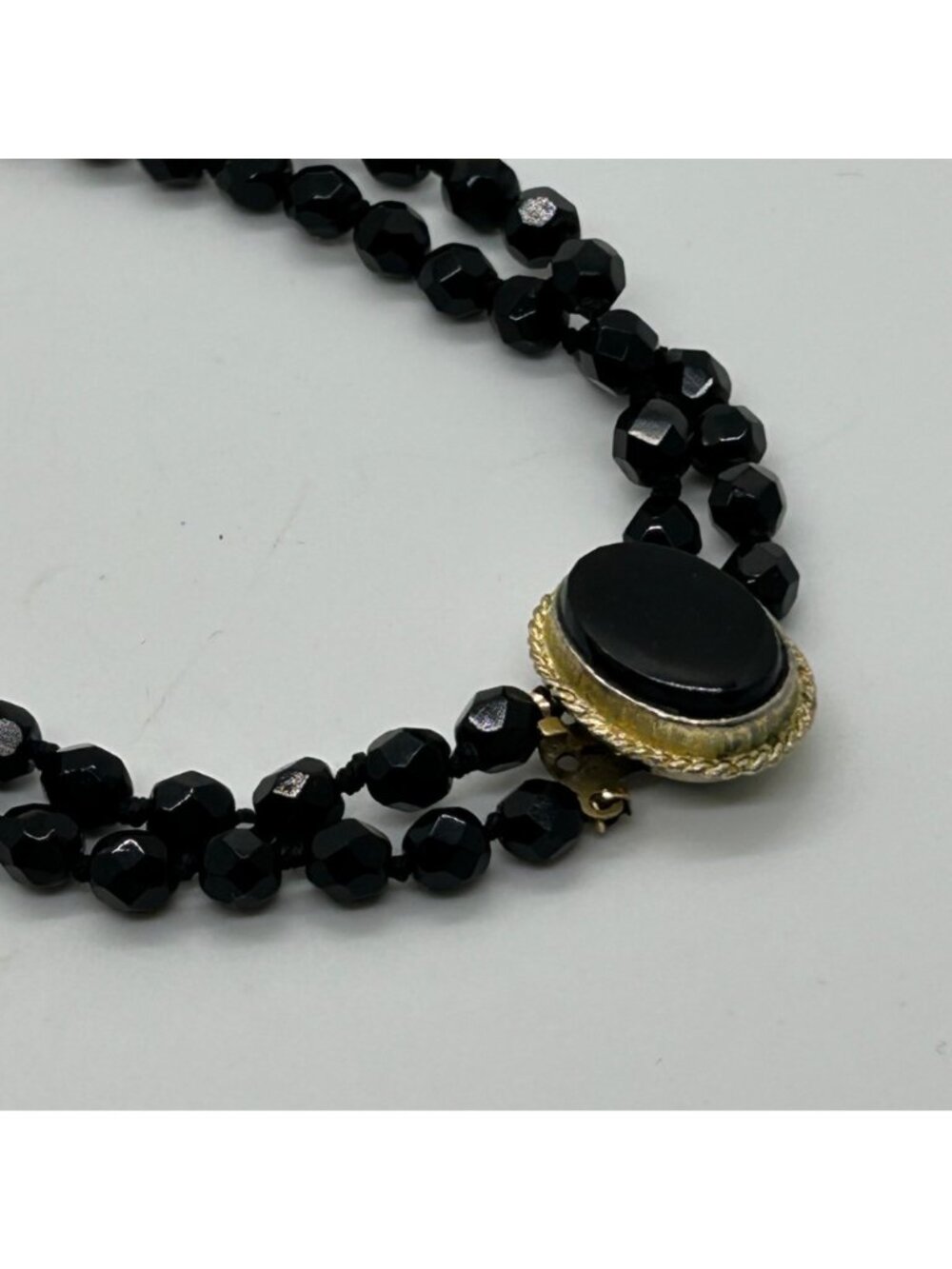 Vintage Glass Beaded Necklace Black Handknotted With Gold-Tone Oval Clasp 1950 - - Picture 10 of 13